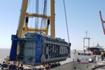 Umschlag eines 285 Tonnen schweren Transformators im Brunsbütteler Elbehafen