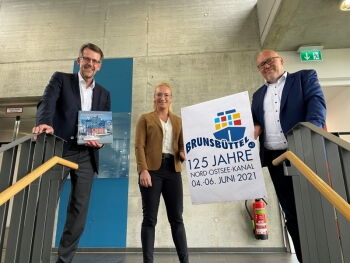 v.l.n.r. Frank Schnabel, Ann-Kathrin Cornelius und Brunsbüttels Bürgermeister Martin Schmedtje